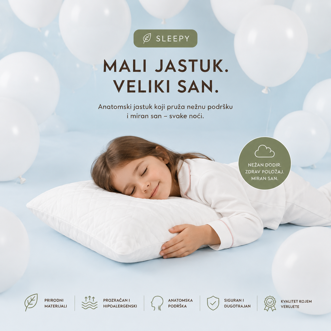 Dečiji jastuk Sleepy za udoban i miran san. Devojčica spava na mekanom belom jastuku okružena belim balonima koji simbolizuju lakoću, udobnost i kvalitetan odmor.

