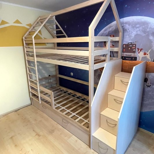 Kucica krevet na sprat sa stepenicama i ramom KLEO